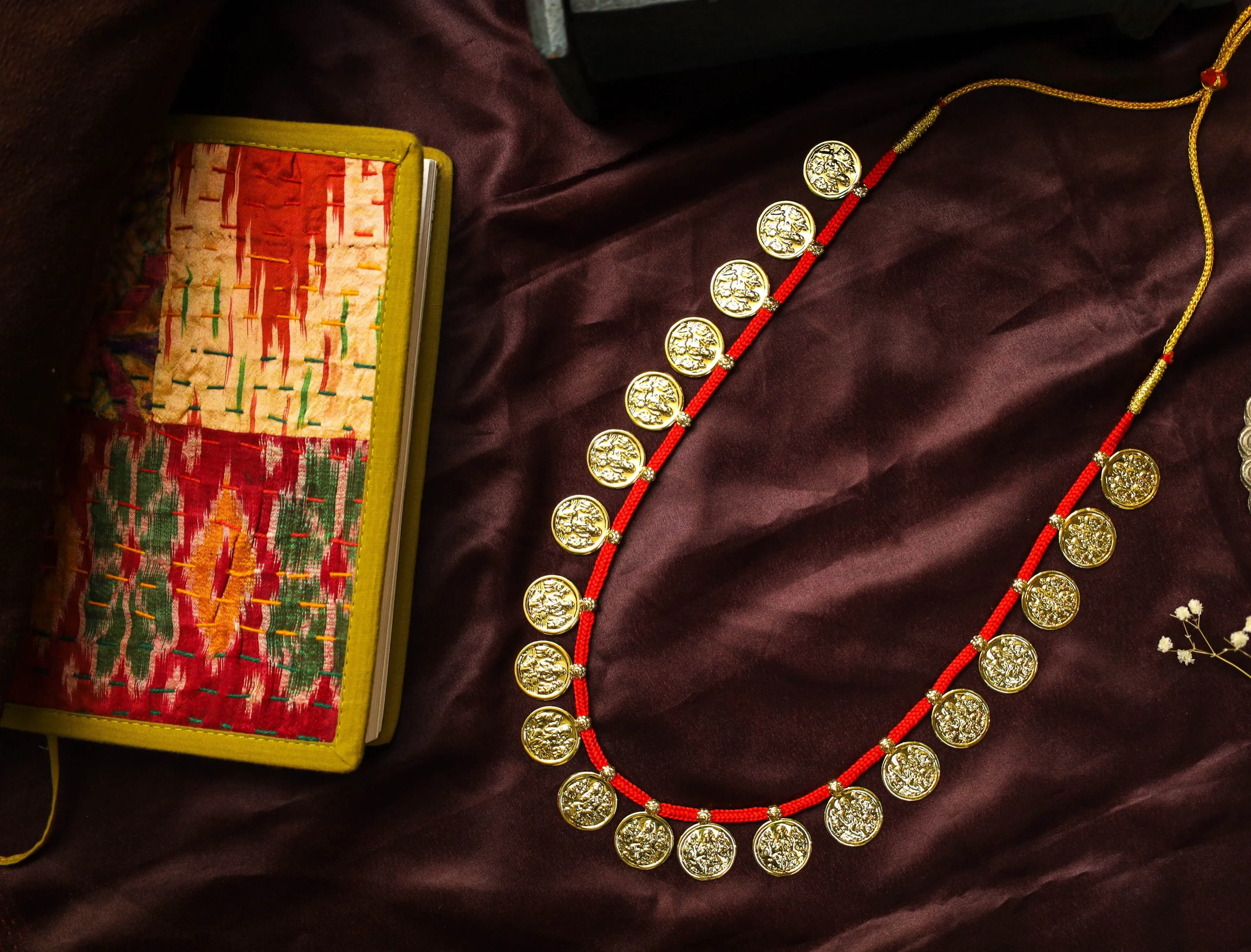 मोठा पुतळीहार   कानातले | Long Putali Haar   Earrings