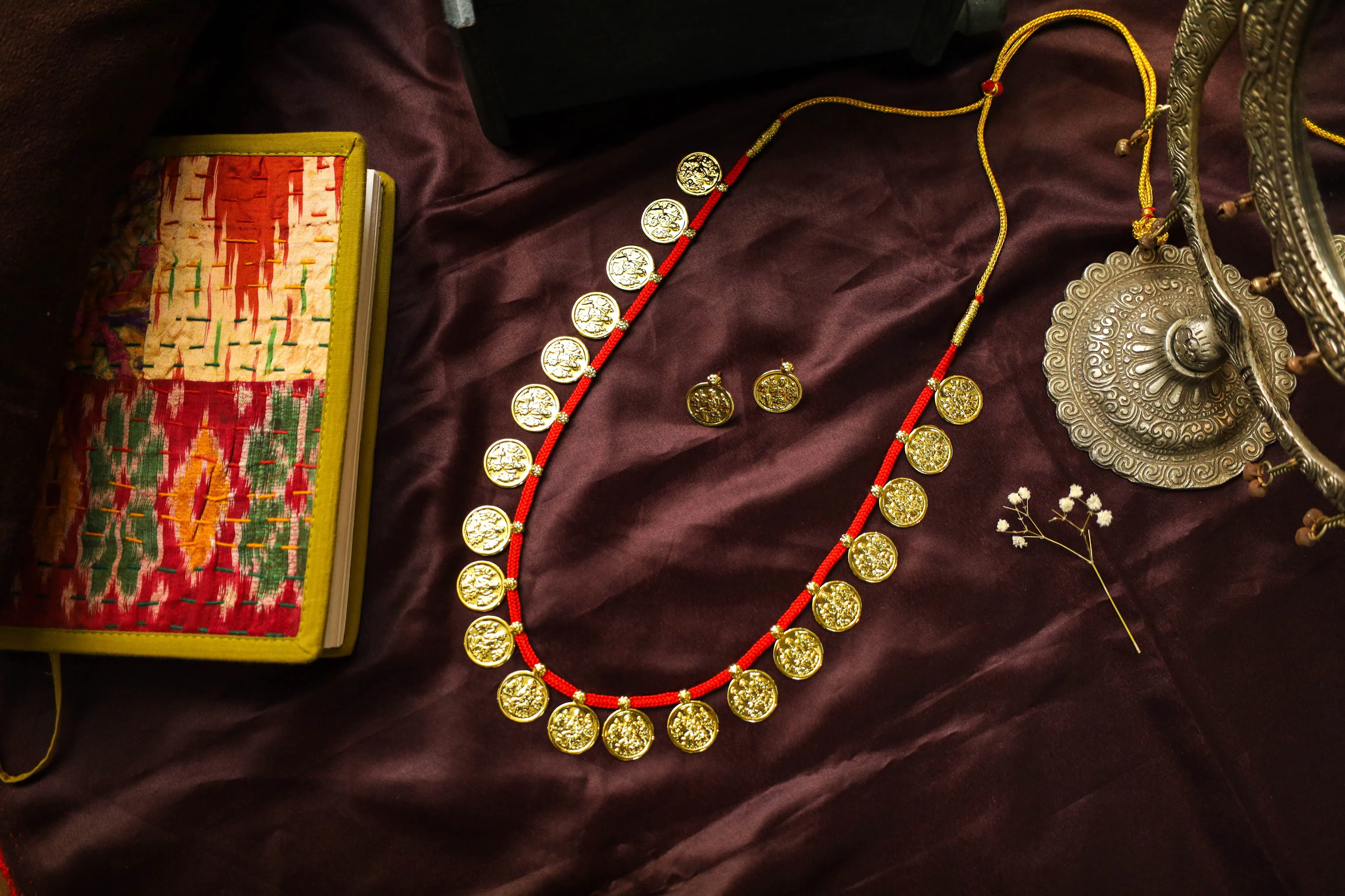 मोठा पुतळीहार   कानातले | Long Putali Haar   Earrings