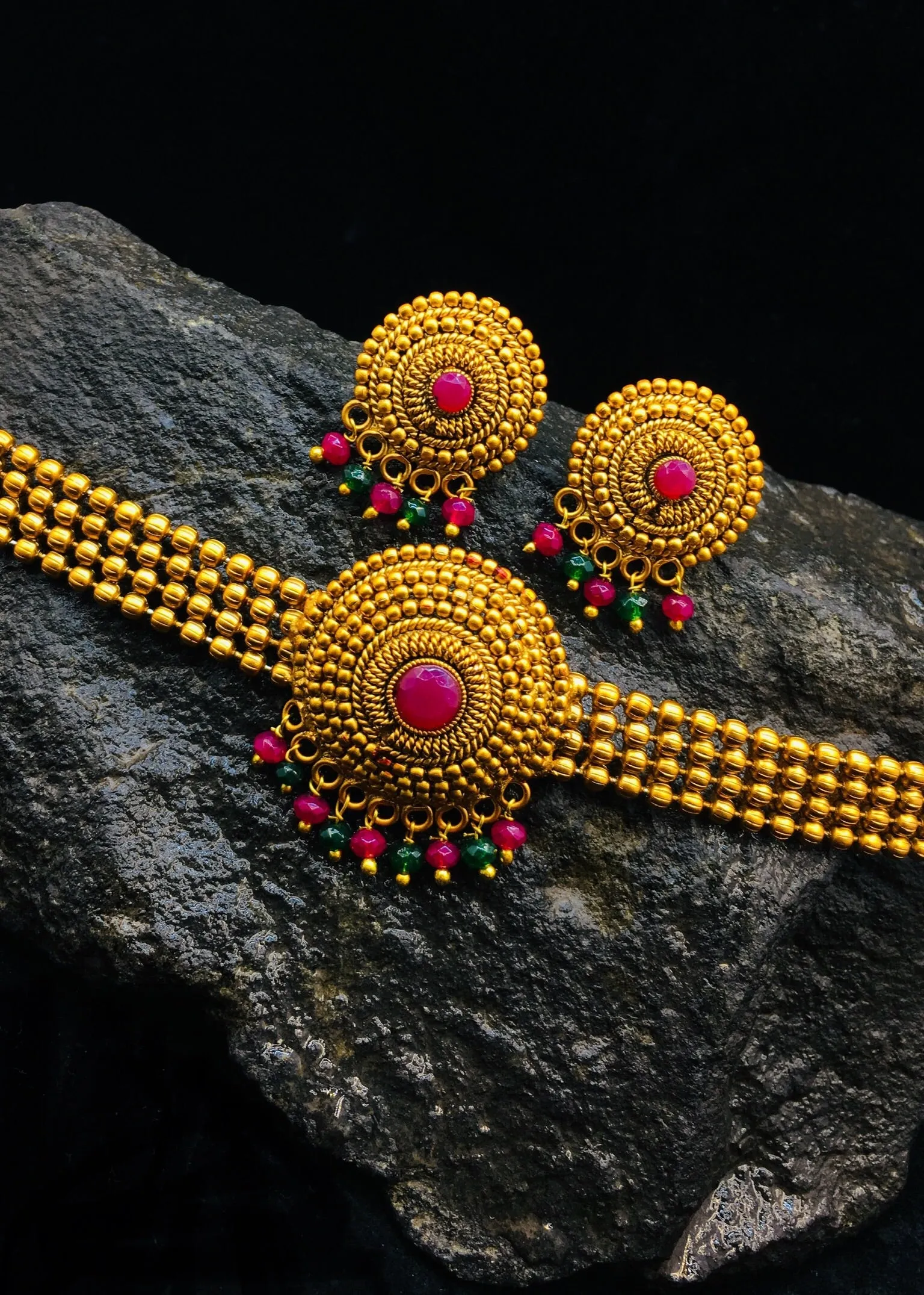 BEAUTIFUL MATTE GOLD FINISH CHOKER