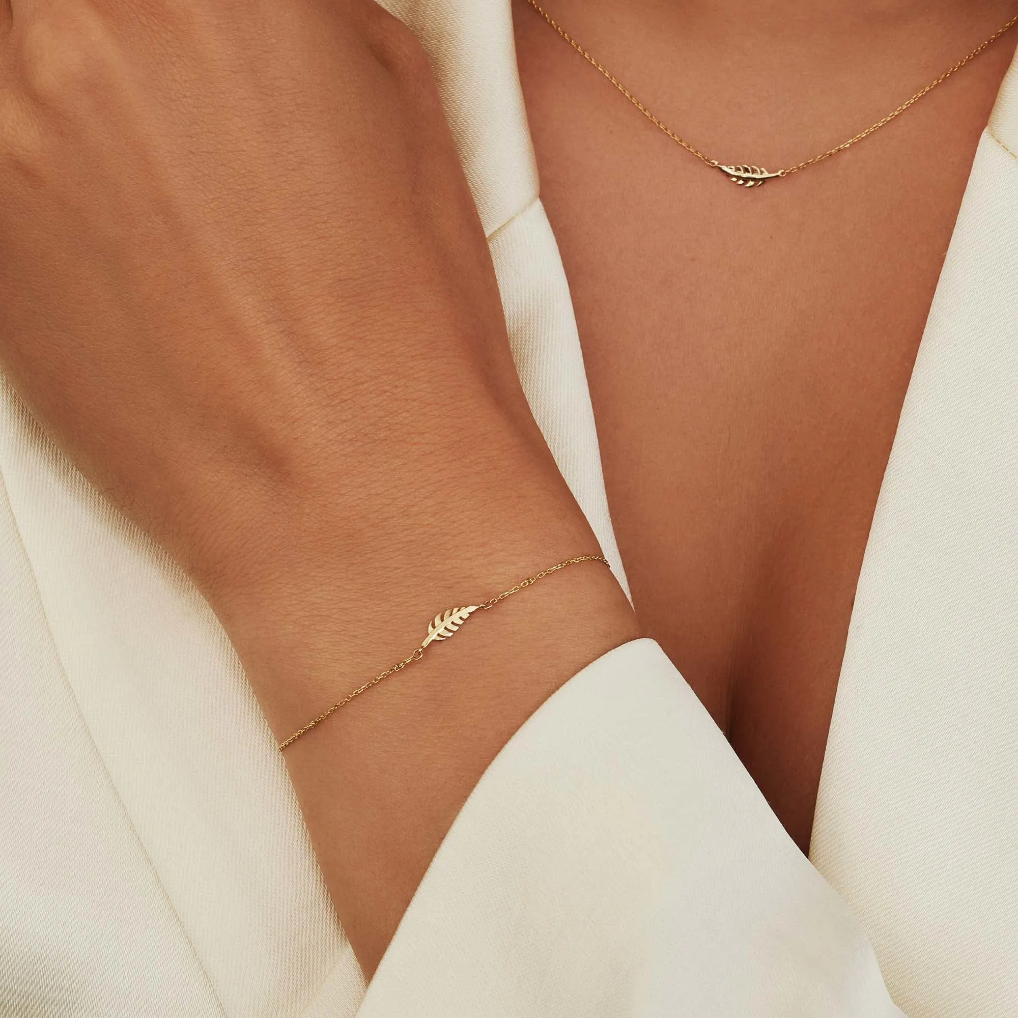 Monceau Giselle 14 karat gold bracelet with feather
